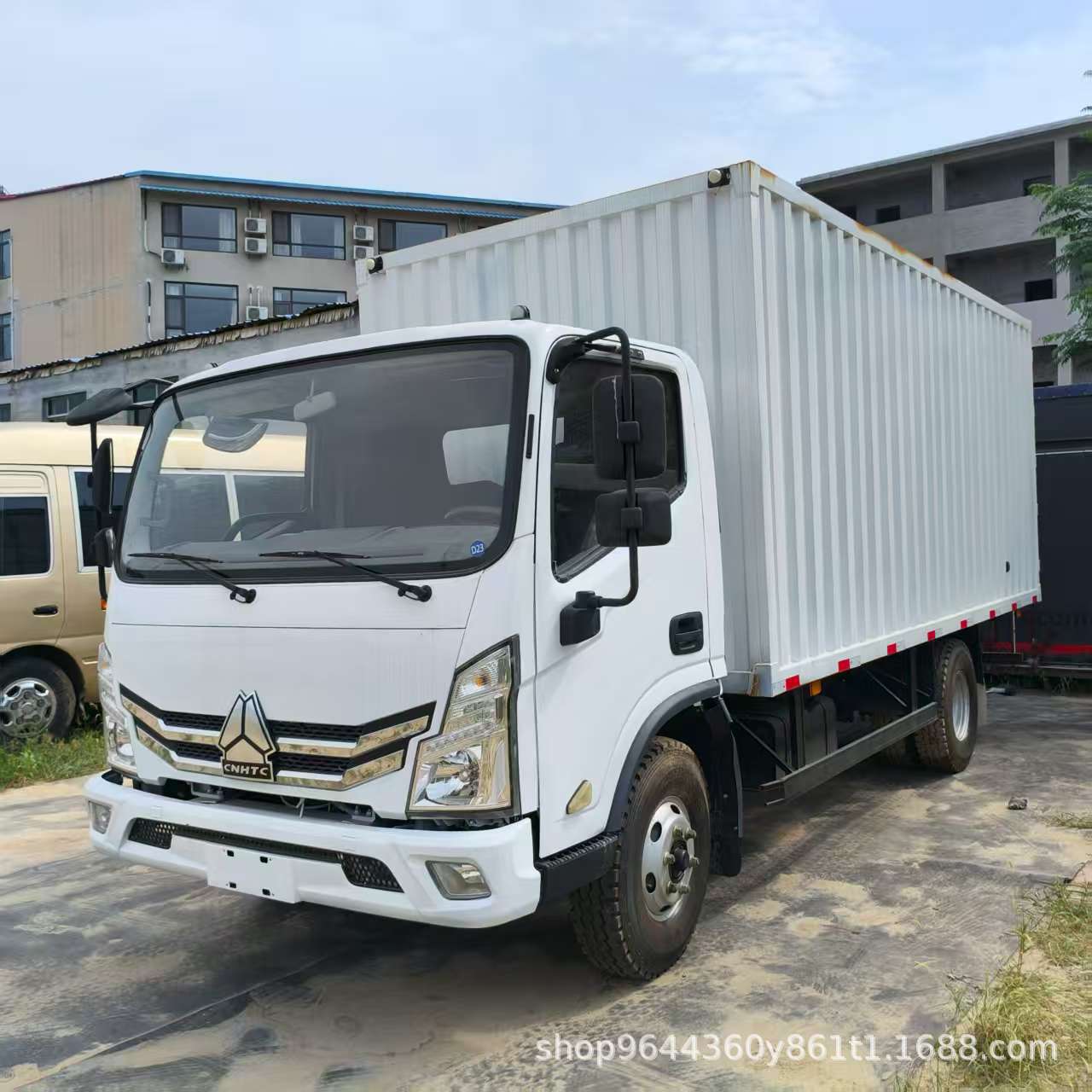 长期出售库存豪沃99新底盘/箱式货车,小型自卸车5吨自卸卡车翻斗