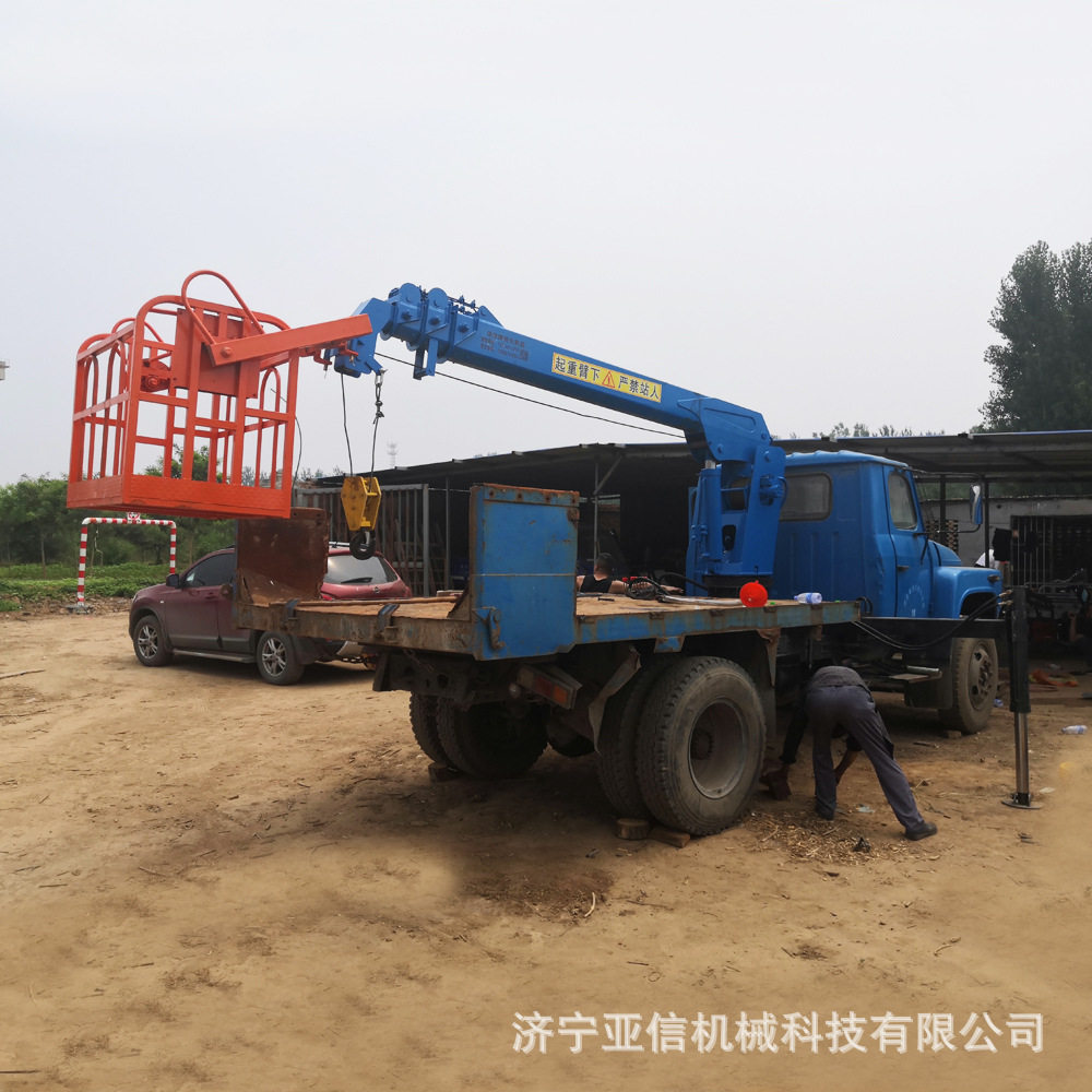 园林绿化高空作业车载液压旋转吊机 3吨随车吊起重机厂家