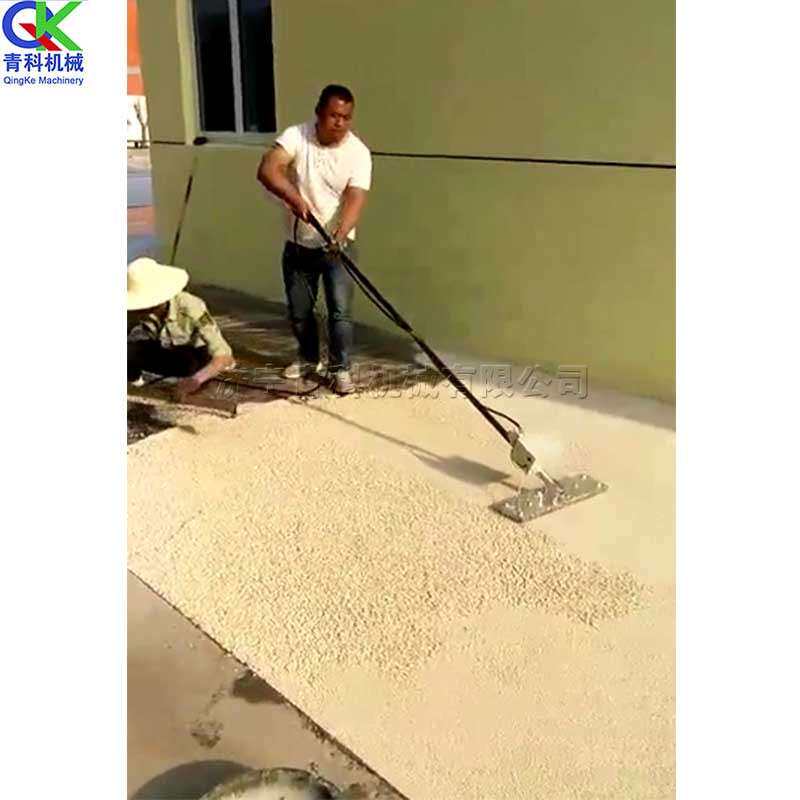跑道摊铺电滚轴 橡胶颗粒跑道摊铺工具 手拉式电动摊铺机供应