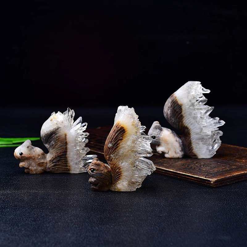 天然白水晶晶簇小松鼠摆件菊花晶原石雕刻矿标家居客厅装饰品