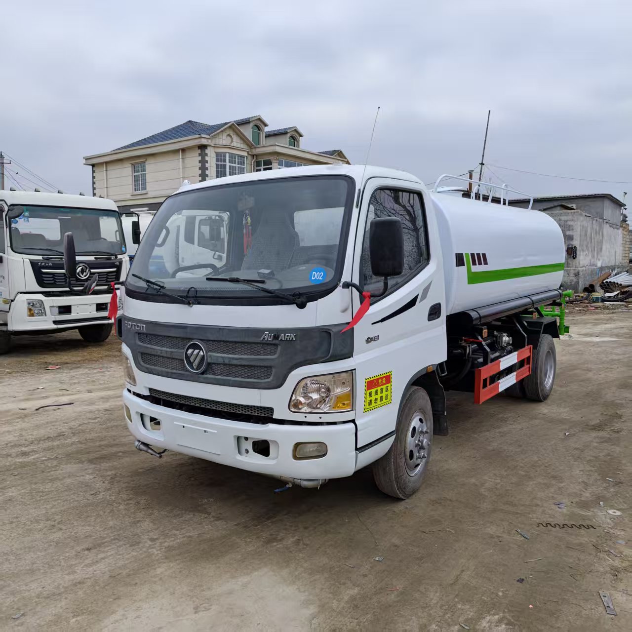 道路养护喷洒车 市政道路绿化洒水车 8方无手续工地降尘洒水车