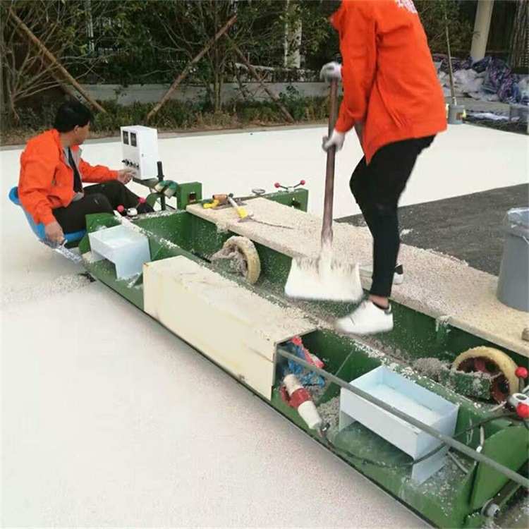 全自动塑胶跑道摊铺机塑胶颗粒整平机橡胶颗粒平铺机