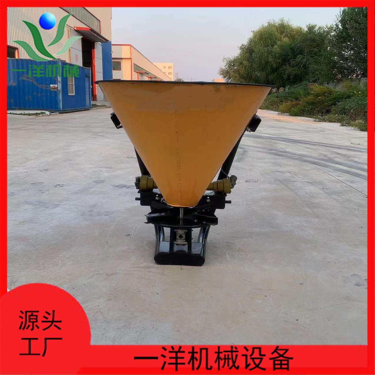 新款铁桶撒肥机拖拉机带多功能撒肥器后置背负式洒化肥的机器