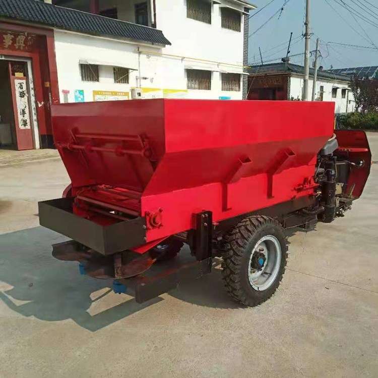三轮撒粪车农用撒肥车多功能大型撒粪机柴油动力