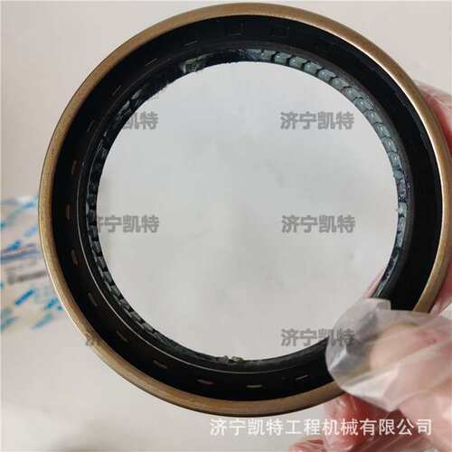 挖掘机PC110/130-7-8M0原装发动机配件曲轴油封6208-21-1330