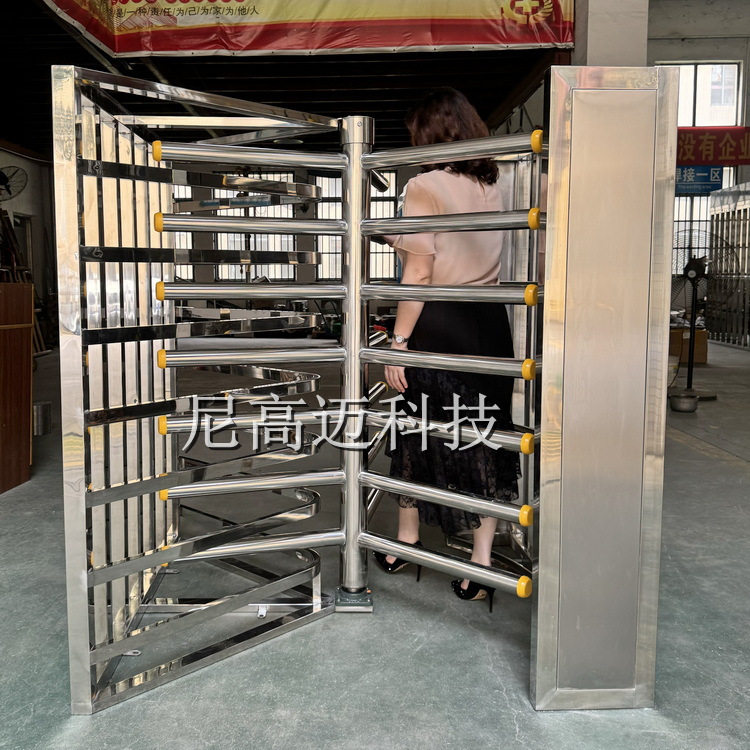 厂家供应不锈钢手动单项转闸郴州苏仙岭景区半高单向旋转栅门现货