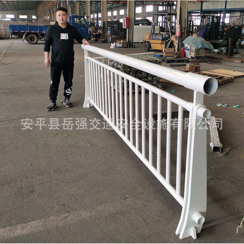 厂家现货白色20个厚防撞护栏桥梁护栏人行道护栏q345组合式防栏杆