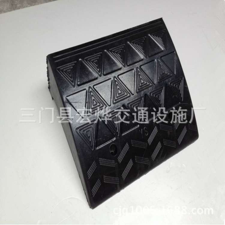 供应新品16cm高橡胶路沿坡汽车上下坡垫路肩马路牙子阶梯坡防撞