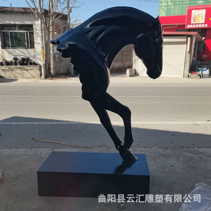 现货玻璃钢半身马创意穿墙马马头雕塑仿真动物室内酒店大堂装饰品