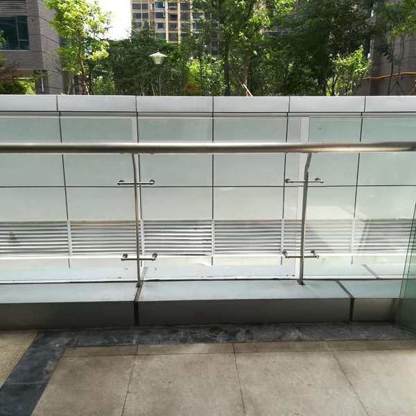 不锈钢工程立柱扶手配件 别墅商场家用玻璃栏杆304不锈钢扶手厂家