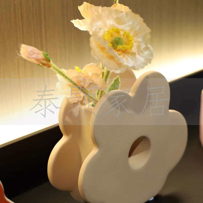 现代样板间书桌组合笔筒装饰画花艺摆件售楼处儿童女孩房装饰品