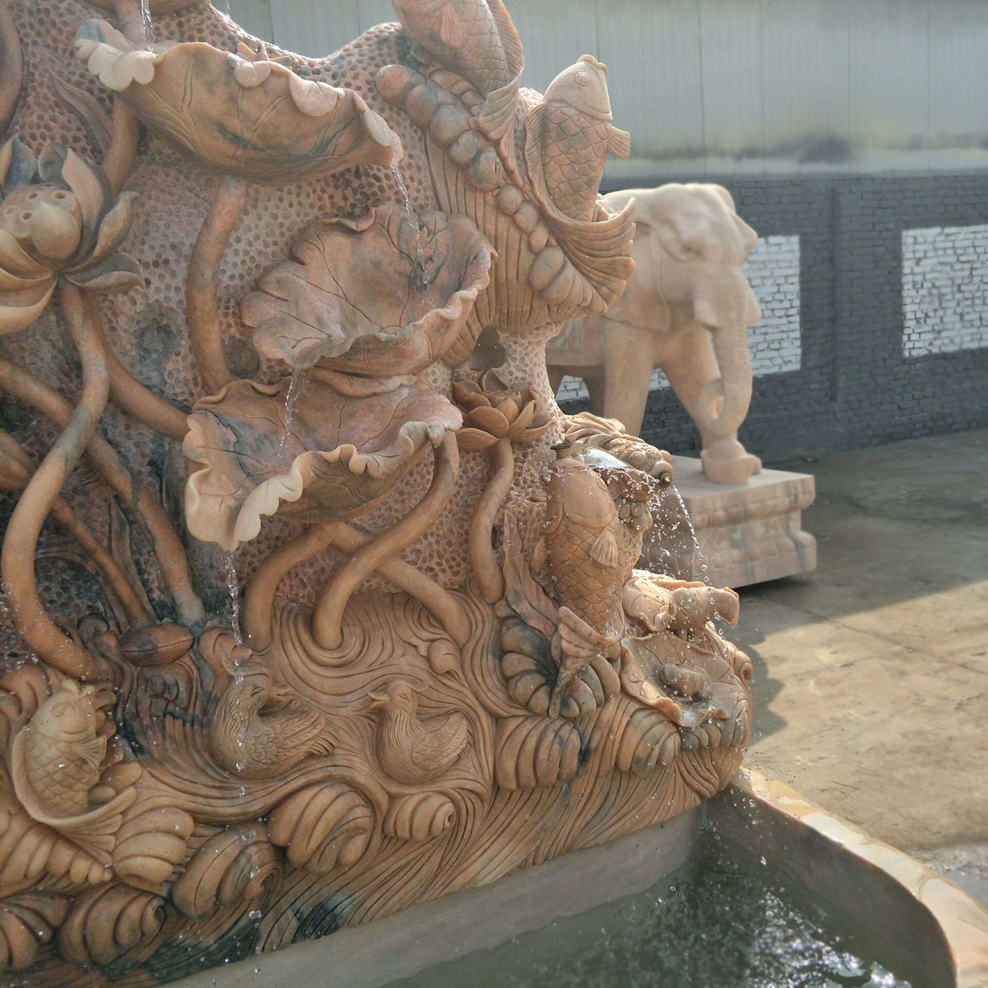 供应现货大理石晚霞红荷花壁泉雕塑庭院石雕流水喷泉流水摆件石材