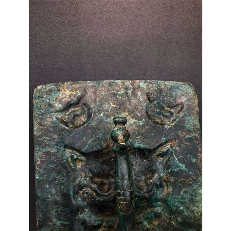 古代防御兵器战国铜盾牌影视道具高47厘米 ,宽32厘米 ,重7.6斤