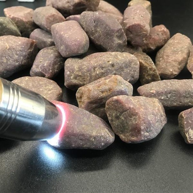 马达加斯加天然柱形红刚玉D矿物晶体原石红宝石原石