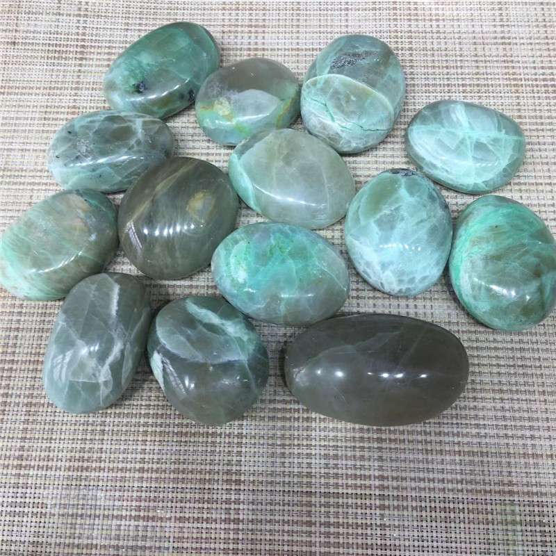 厂家 天然绿月光把玩石原石打磨手部按摩石跨境直播摆件500g