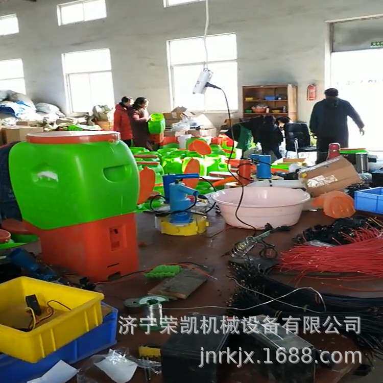 新款后背式撒肥器 多功能电动撒种撒肥器农家肥抛撒机 撒肥器价格