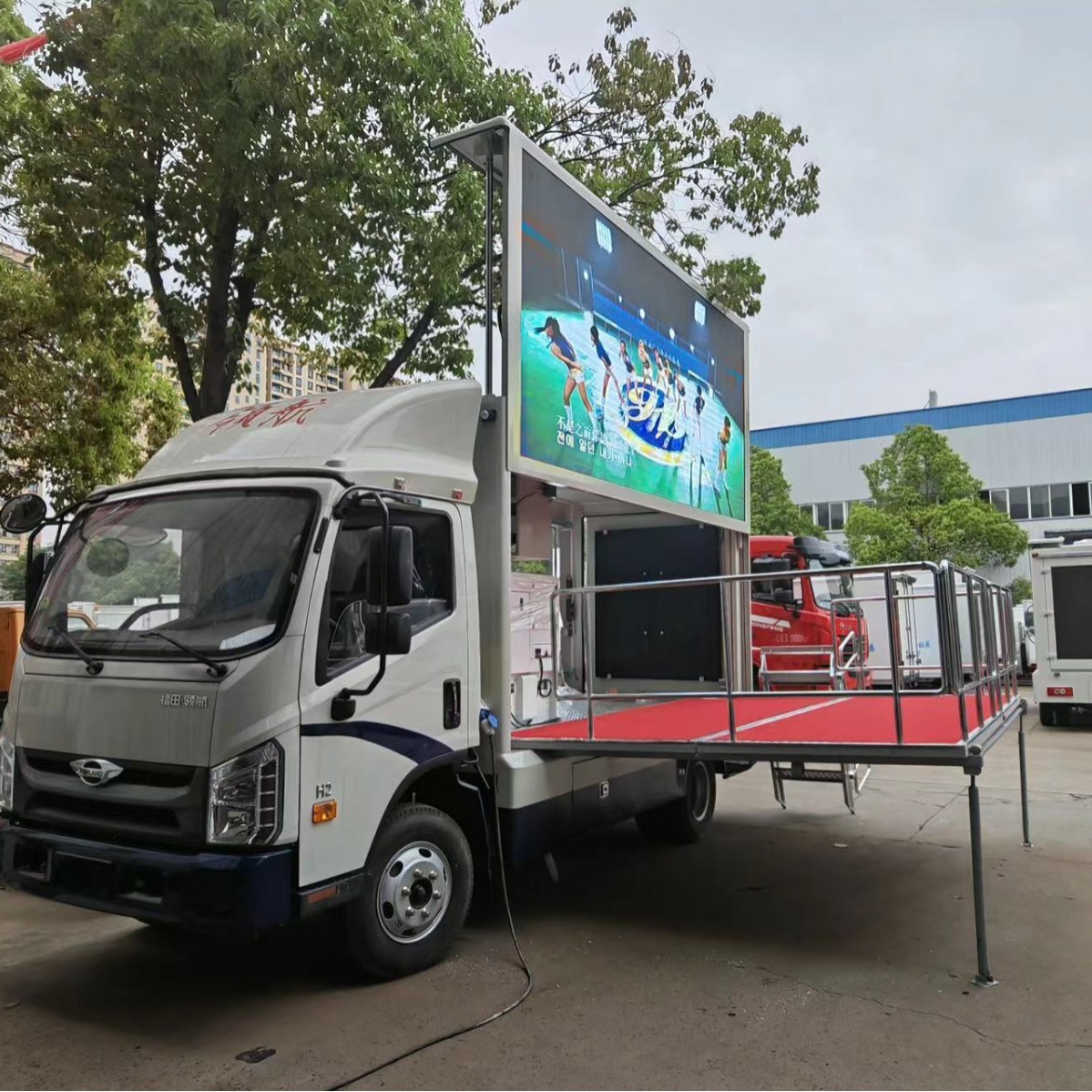 农村流动餐厅汽车批发酒楼包席蒸饭车结婚喜宴上门包桌餐车