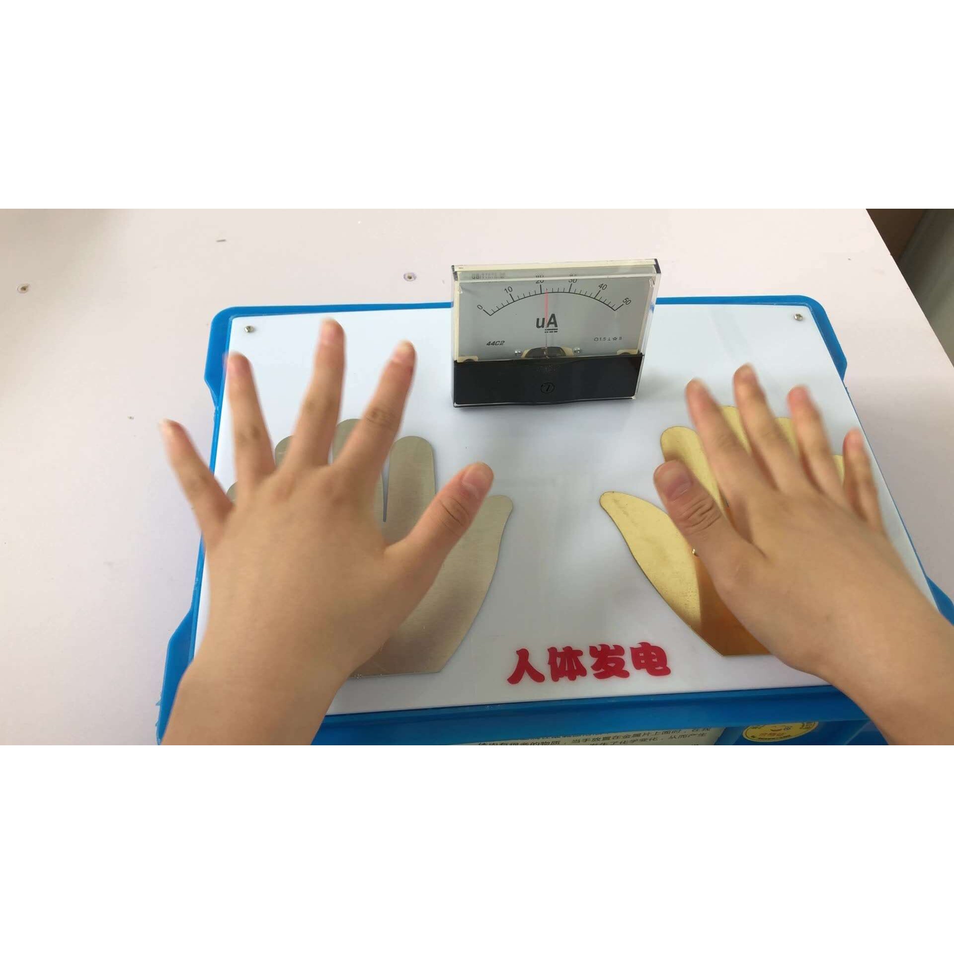 人体发电趣味演示仪;中学物理教学仪器;科学探究器材