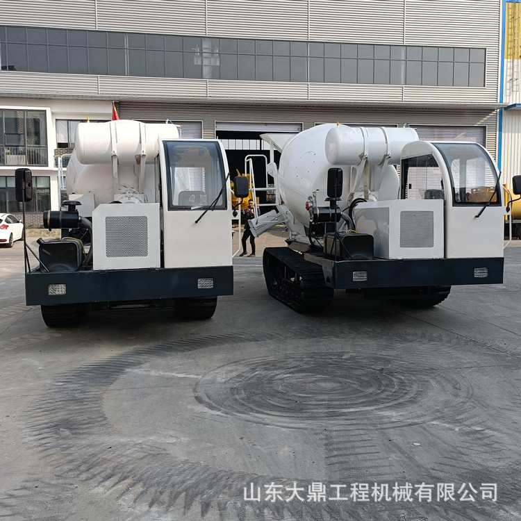 山区泥泞履带混凝土搅拌运输车