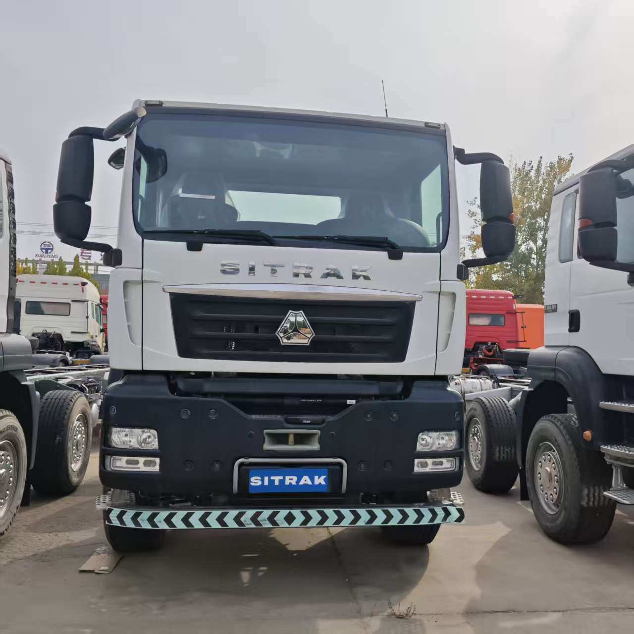 出口 豪沃9.6米4x2轻卡车 土方车厢货车 自卸车