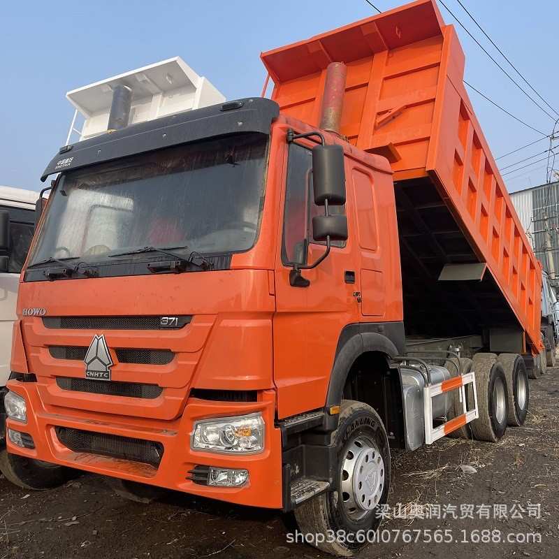 后八轮豪沃自卸车出口 双桥渣土车厢货车 375马力翻斗垃圾车