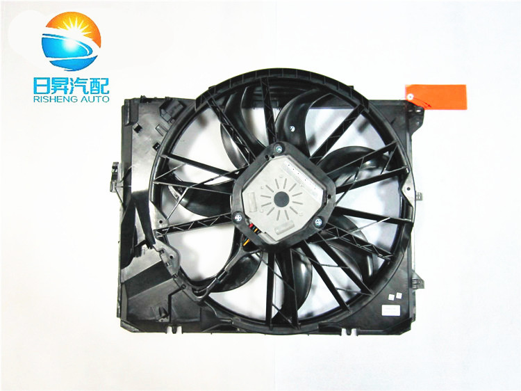 适用于宝马 E90 E92 E93 318I 320I 325I 330I 水箱电子扇 散热器