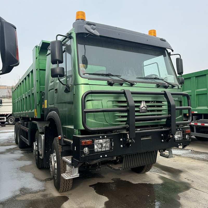 重汽豪沃8*4自卸车出口 双桥渣土车厢货车 右驾驶舱砂石料倾斜车