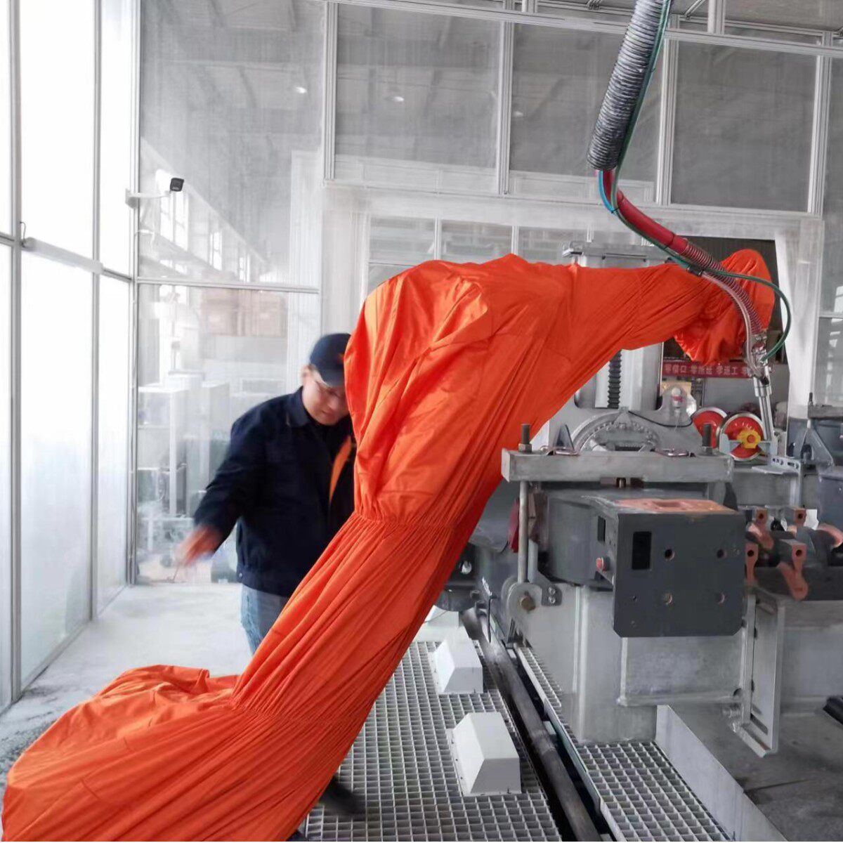 埃斯顿ER500码垛防尘喷涂防漆工业机器人手臂衣服机器人防尘服