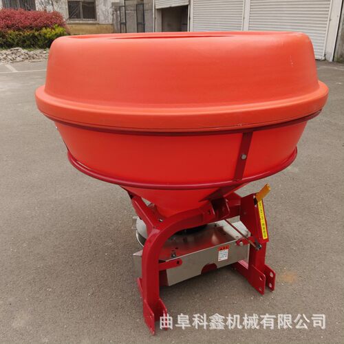 科鑫牌大容量圆塑料桶撒肥机大棚果园颗粒肥甩肥机四轮后置施肥机