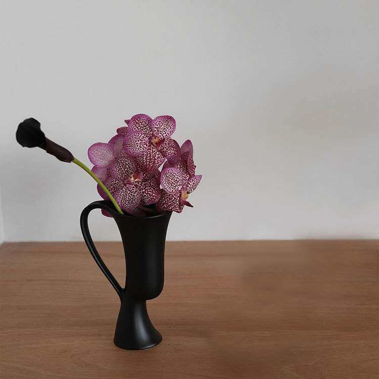 轻奢现代创意曲线设计马蹄莲花器酒店桌面玄关客厅装饰花瓶摆件