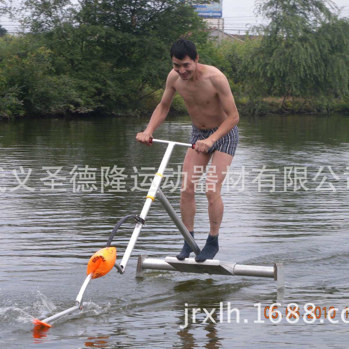 水上游乐设备 滑翔冲浪海上跳跃者自推进式水翼水上单车 健身水鸟