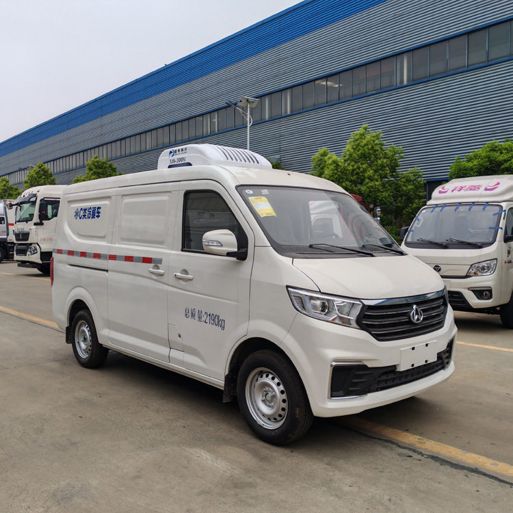 东风D9国六6.8米冷藏车