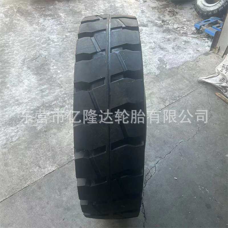 10吨8.25-20叉车实心轮胎1000-20 9.00R20 7.0斯泰尔汽车充气轮胎