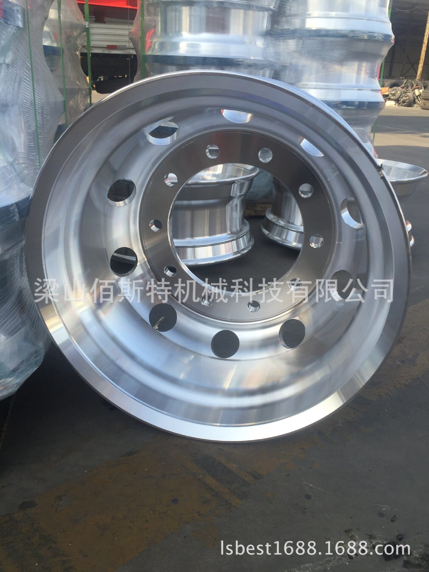 正兴锻造铝合金轮毂半挂车铝合金钢圈卡车铝合金钢圈轻多少