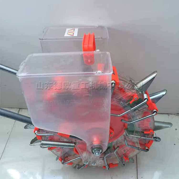 手推式滚轮播种机 玉米黄豆6嘴点播机 山坡套种田小麦种植机