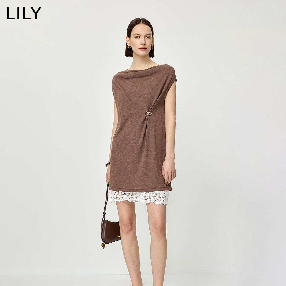 LILY2026夏新款复古老钱风设计感一字肩蕾丝拼接宽松通勤连衣裙女
