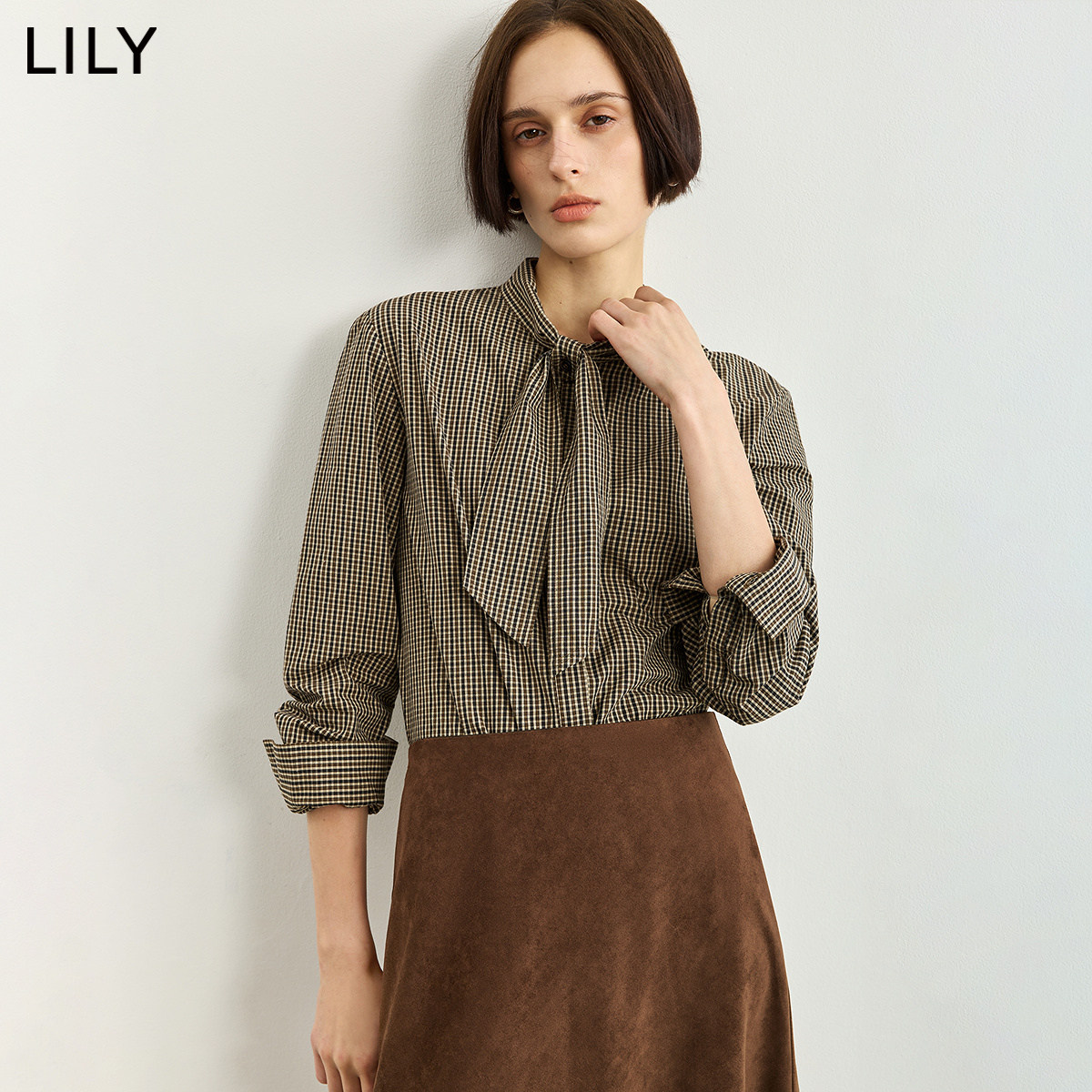 LILY2026冬新款复古学院风系带领格纹正肩休闲通勤长袖衬衫外套女