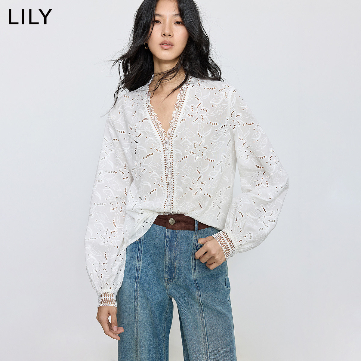 LILY2026秋新款女装纯棉重工法式蕾丝镂空绣花气质通勤白色套头衫