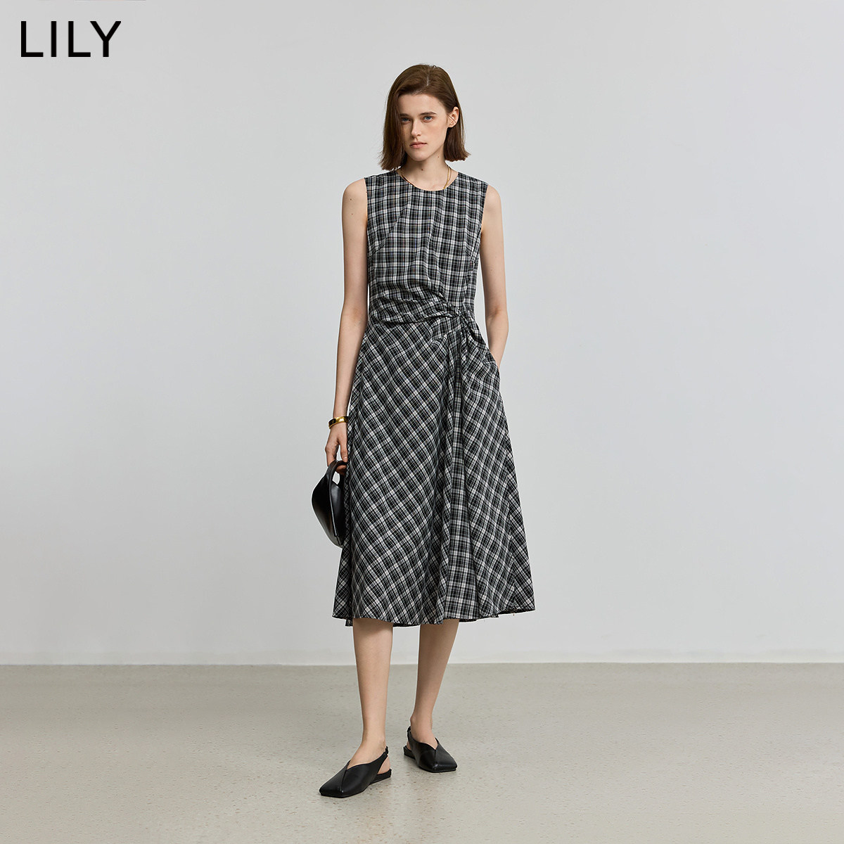 LILY2026夏新款复古设计感黑白格纹无袖圆领褶皱收腰背心连衣裙女