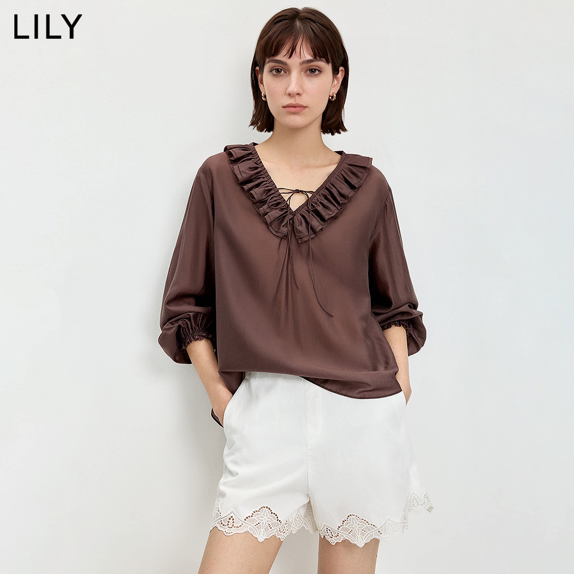 LILY2026夏新款女装莱赛尔混纺V领荷叶边气质通勤无花果色雪纺衫