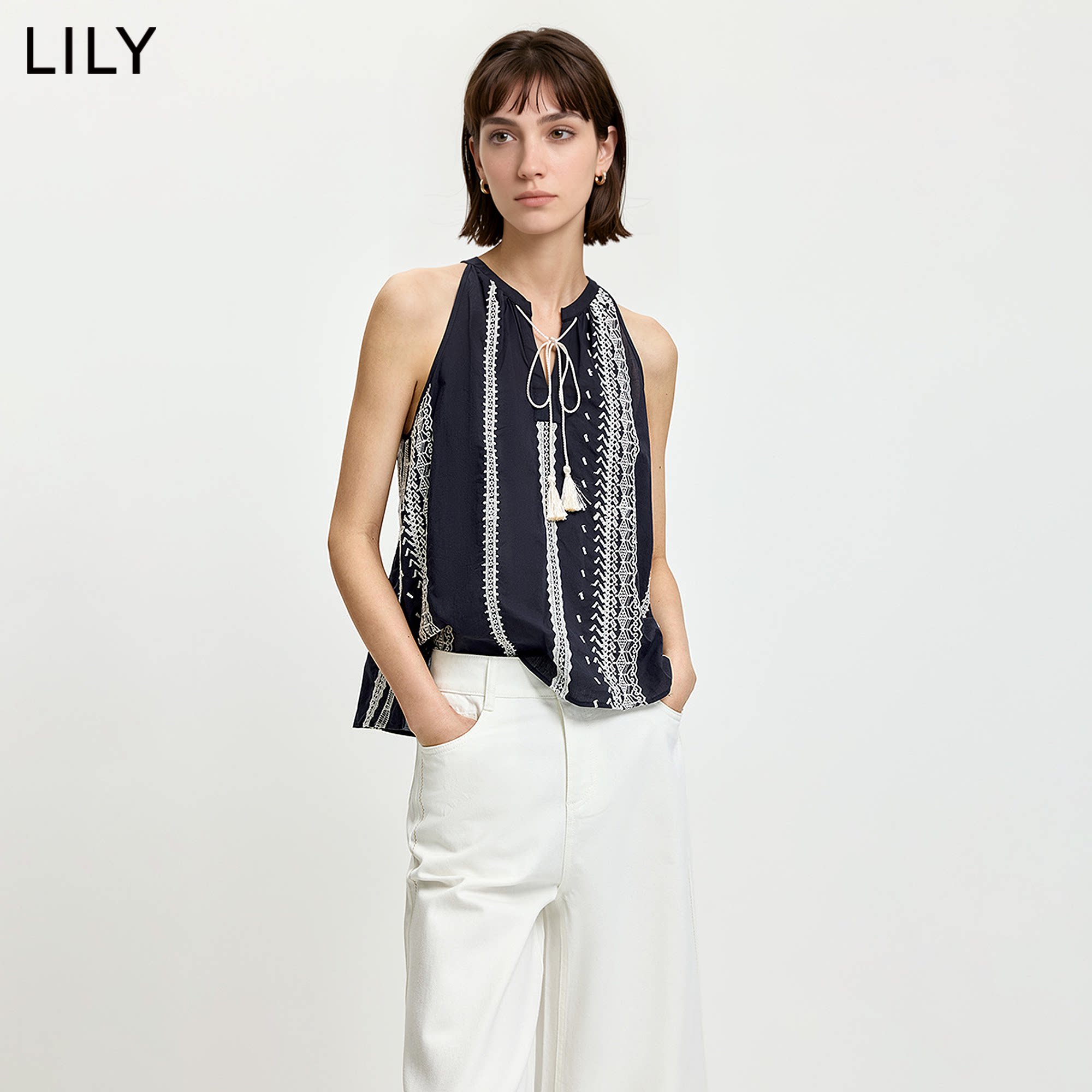 LILY2026夏新款纯棉复古波西米亚度假风撞色镂空绣花挂脖蕾丝衫女