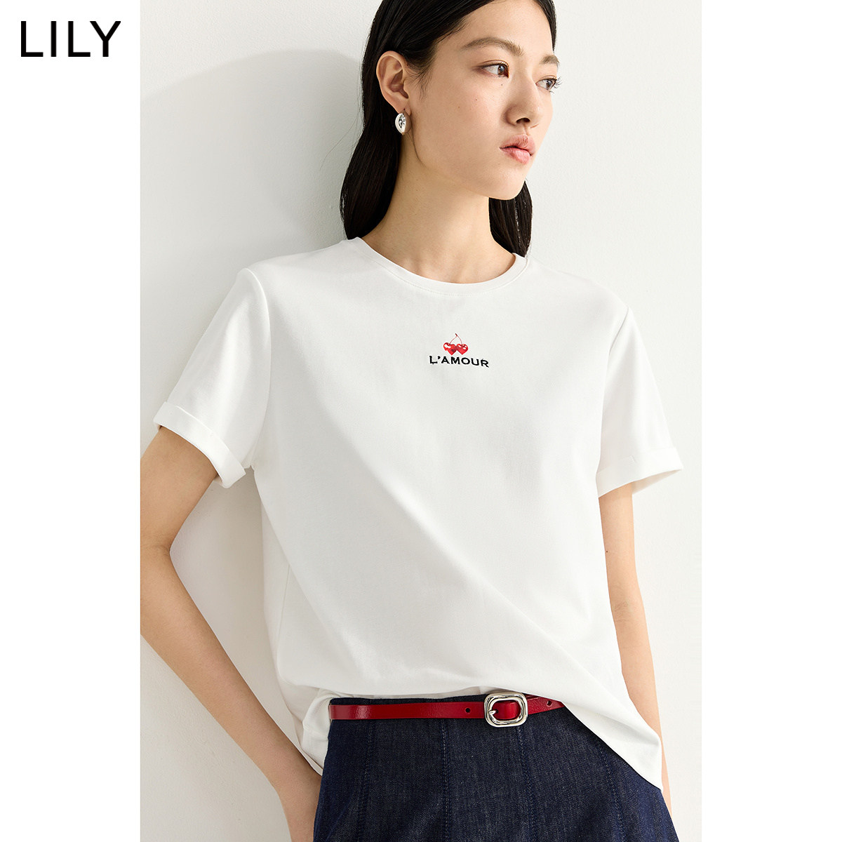 LILY2026夏新款含莱赛尔简约正肩撞色刺绣图案休闲短袖T恤内搭女