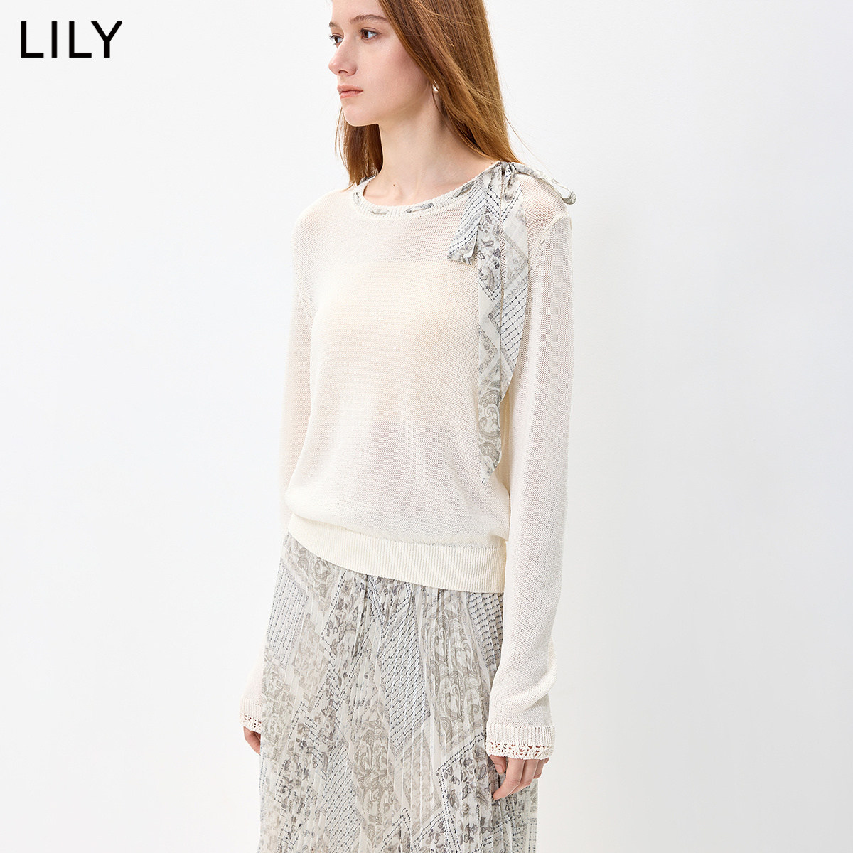 LILY2026秋新款设计感简约丝巾圆领休闲通勤白色长袖套头针织衫女