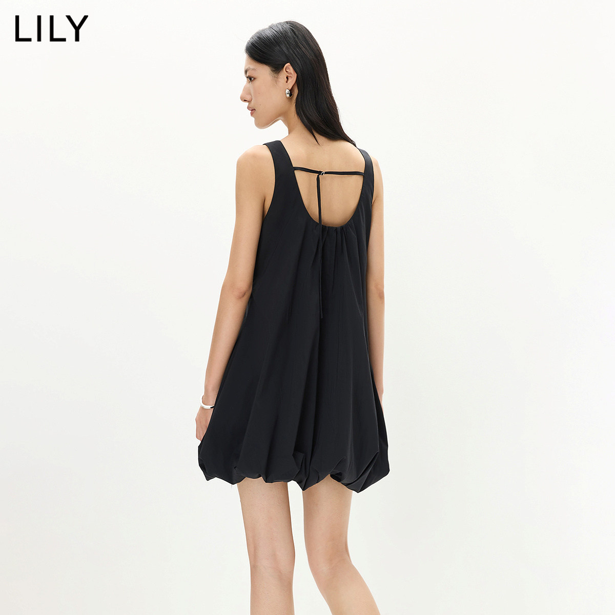 LILY2026夏新款女装复古U领宽松休闲通勤黑色花苞裙连衣裙中长款