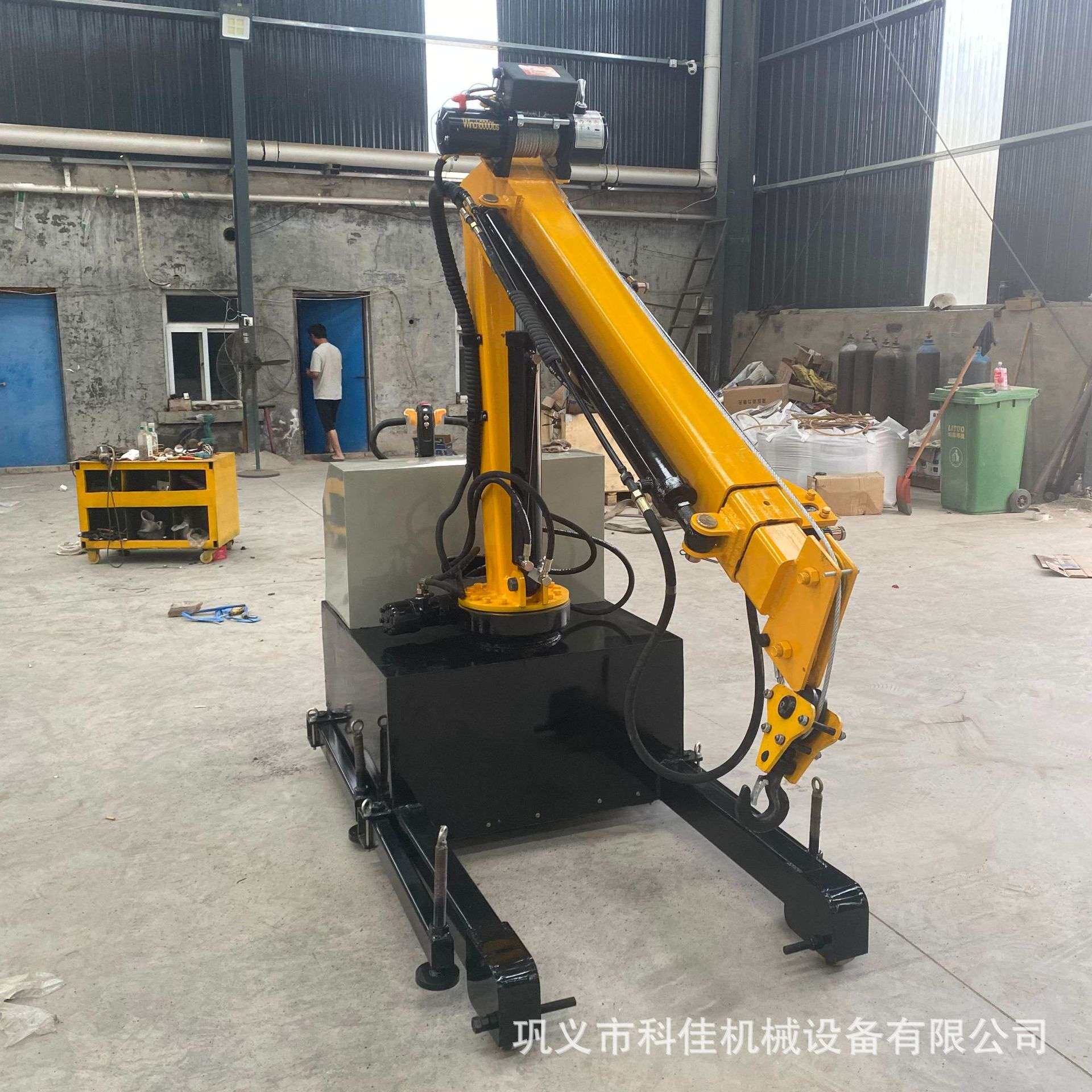 全自动液压移动小型吊机家用1吨2吨升降起重机旋转车载吊机提升机