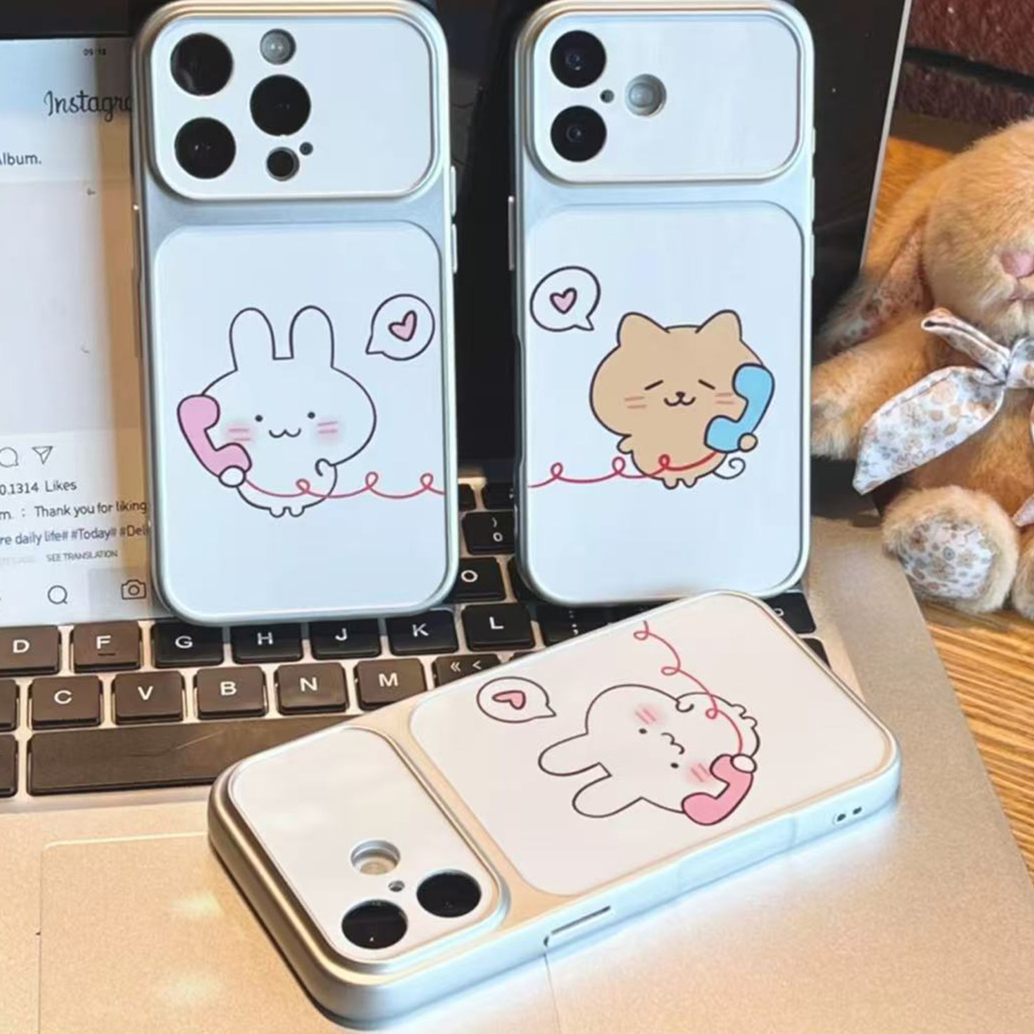情侣闺蜜款打电话小兔猫适用苹果18promax手机壳iPhone17pro新款16plus超好看15P小众14镜头全包13防摔12女兴