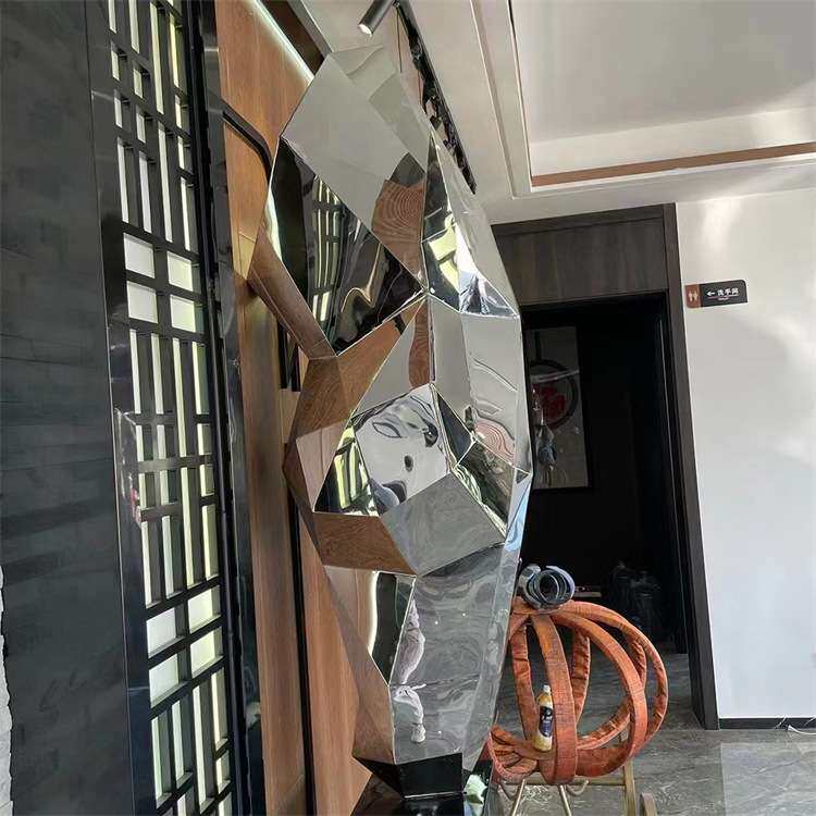 室内软装不锈钢雕塑制作抽象马落地大型摆件售楼部酒店大堂装饰品