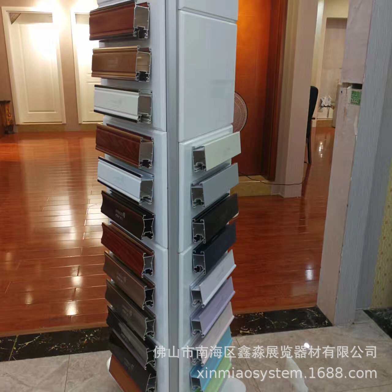智能锁参展旋转展架 铝合金边框拆装式高档展示架 三角形移动架厂