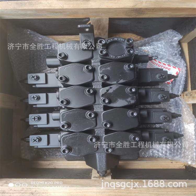 D155A-5推土机万向节总成 提升油缸 松土器油缸 履带总成图片