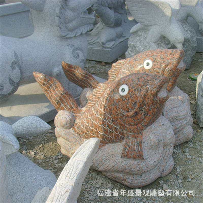 石雕喷水鱼雕刻 城市环境装饰喷泉摆件 晚霞红石雕鲤鱼　惠安厂家